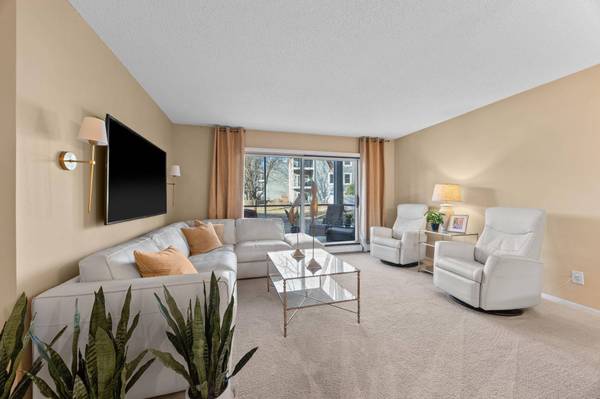 3000 Saint Albans Mill RD #111, Minnetonka, MN 55305