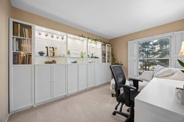 3000 Saint Albans Mill RD #111, Minnetonka, MN 55305