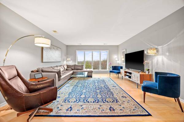 8651 Basswood RD #302, Eden Prairie, MN 55344