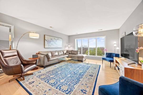 8651 Basswood RD #302, Eden Prairie, MN 55344