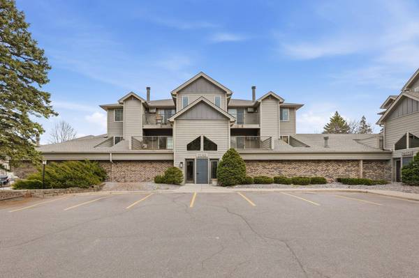 2150 Ridge DR #24, Saint Louis Park, MN 55416