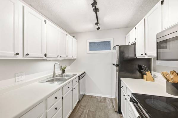 2150 Ridge DR #24, Saint Louis Park, MN 55416