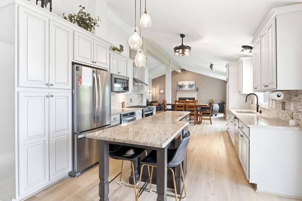 429 Reflection RD, Apple Valley, MN 55124