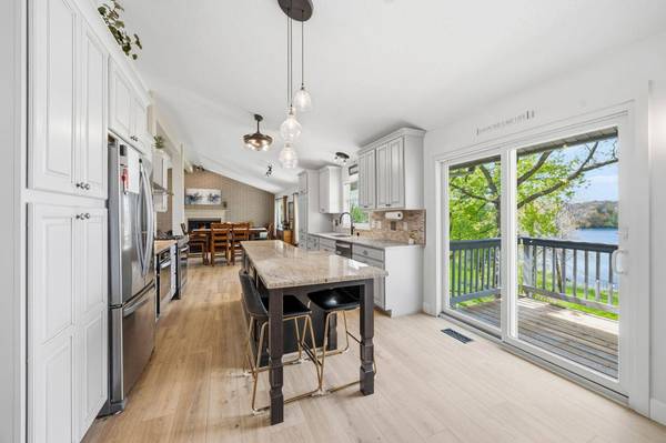 429 Reflection RD, Apple Valley, MN 55124