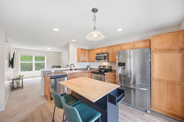 3115 Clover Ridge DR, Chaska, MN 55318