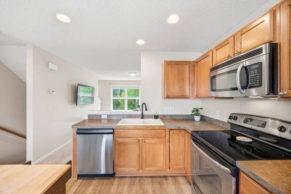 3115 Clover Ridge DR, Chaska, MN 55318