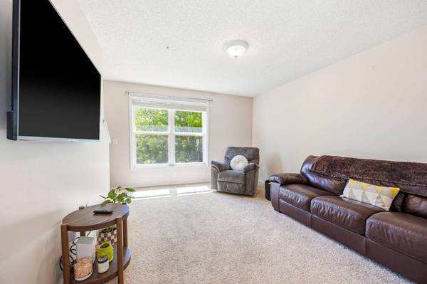 3115 Clover Ridge DR, Chaska, MN 55318