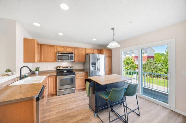 3115 Clover Ridge DR, Chaska, MN 55318