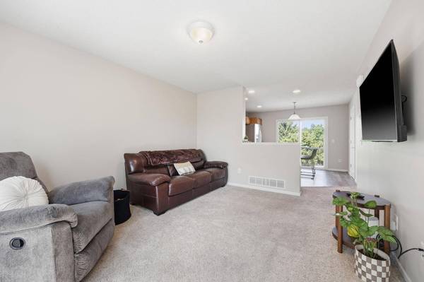 3115 Clover Ridge DR, Chaska, MN 55318