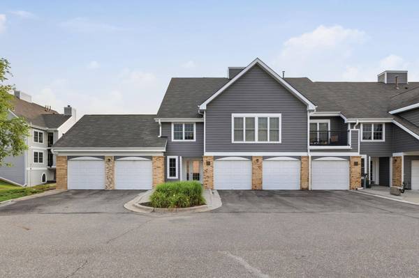 6048 Chasewood Pkwy #1, Hopkins, MN 55343