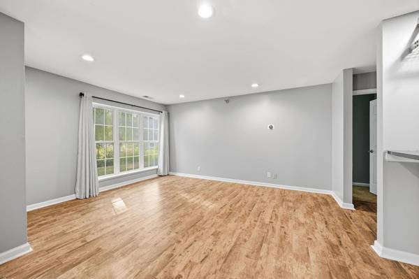 6048 Chasewood Pkwy #1, Hopkins, MN 55343