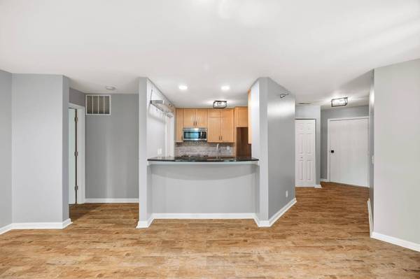 6048 Chasewood Pkwy #1, Hopkins, MN 55343