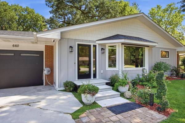 660 Harmony CIR, Wayzata, MN 55391