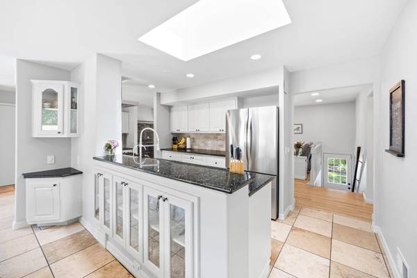 660 Harmony CIR, Wayzata, MN 55391