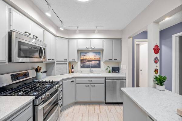 4820 Park Commons DR #319, Minneapolis, MN 55416