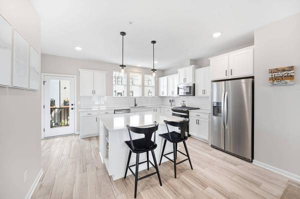 870 Mount Curve BLVD #G, Saint Paul, MN 55116