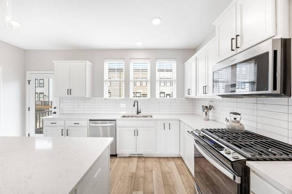 870 Mount Curve BLVD #G, Saint Paul, MN 55116