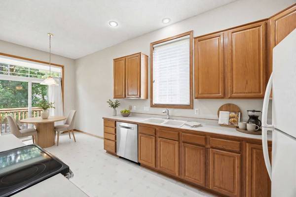 3771 Burgundy DR, Eagan, MN 55122