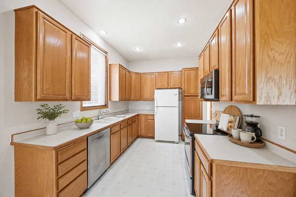 3771 Burgundy DR, Eagan, MN 55122
