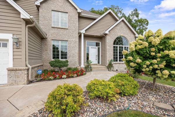 2021 Royale DR, Eagan, MN 55122