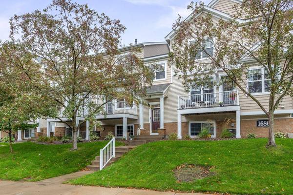 1686 Village TRL E #2