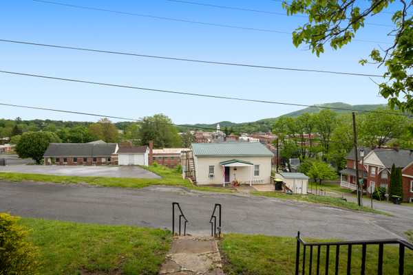 309 Henry Ave, Pulaski, VA 24301-4907