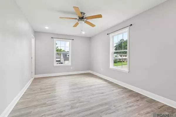 1216 Madewood Dr, Laplace, LA 70068