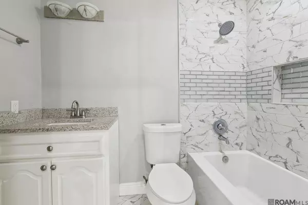 1216 Madewood Dr, Laplace, LA 70068