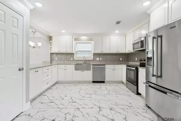 1216 Madewood Dr, Laplace, LA 70068