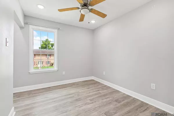 1216 Madewood Dr, Laplace, LA 70068