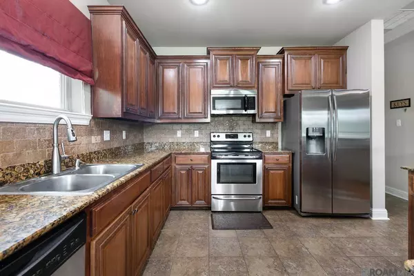 14364 Stonegate Manor Dr, Gonzales, LA 70737