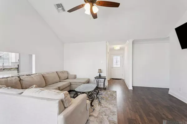 24 Moss Court, Laplace, LA 70068