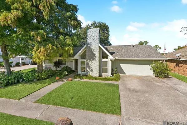 2223 W Canterbury Dr, Laplace, LA 70068