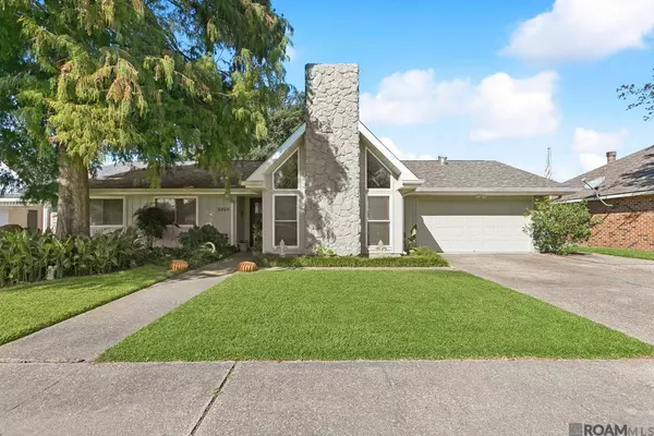 2223 W Canterbury Dr, Laplace, LA 70068