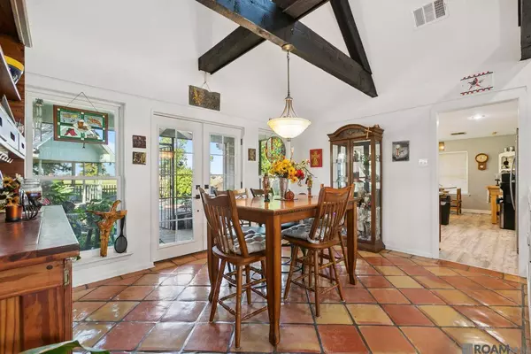 2223 W Canterbury Dr, Laplace, LA 70068