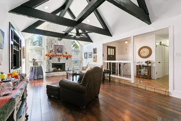 2223 W Canterbury Dr, Laplace, LA 70068