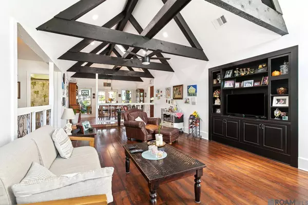 2223 W Canterbury Dr, Laplace, LA 70068