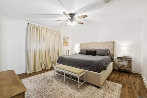 509 Chatsworth Dr, Laplace, LA 70068