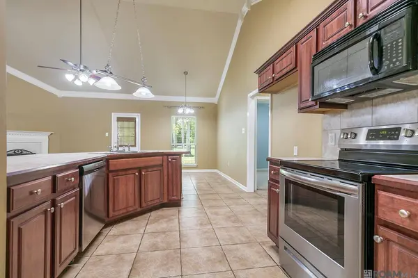 13449 Orleans Dr, Gonzales, LA 70737