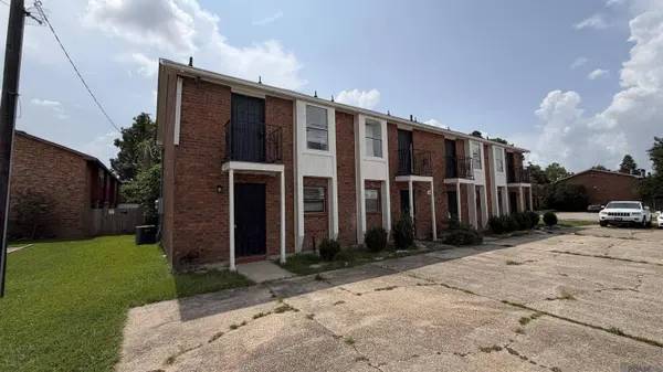 1767 Port Dr, Baton Rouge, LA 70820