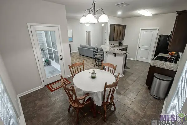 16228 Old Samuel Dr, Prairieville, LA 70769
