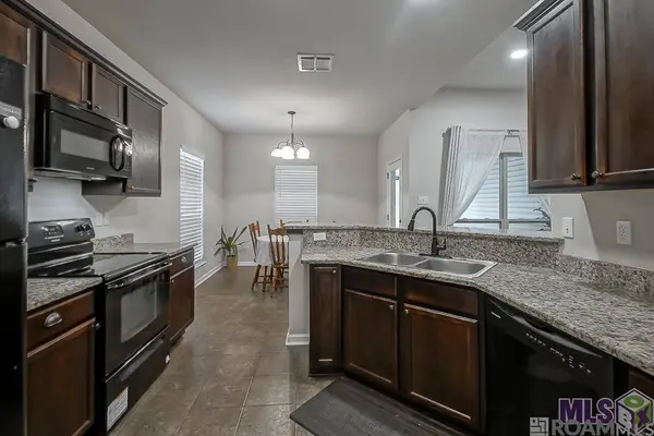 16228 Old Samuel Dr, Prairieville, LA 70769