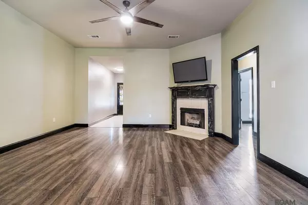 16369 W Great Oak Ct, Prairieville, LA 70769