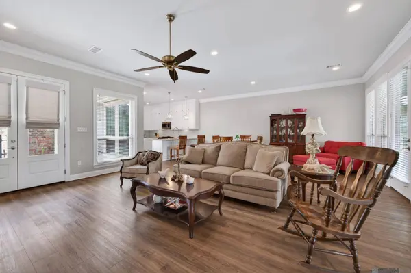 5351 Courtyard Dr, Gonzales, LA 70737