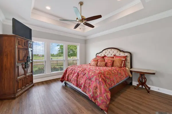 5351 Courtyard Dr, Gonzales, LA 70737