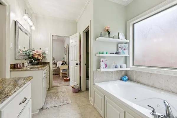 16490 Anna Belle Dr, Prairieville, LA 70769