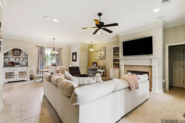 16490 Anna Belle Dr, Prairieville, LA 70769