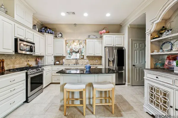 16490 Anna Belle Dr, Prairieville, LA 70769