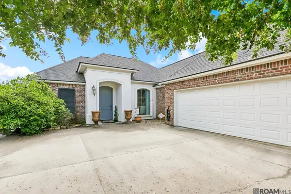 16490 Anna Belle Dr, Prairieville, LA 70769