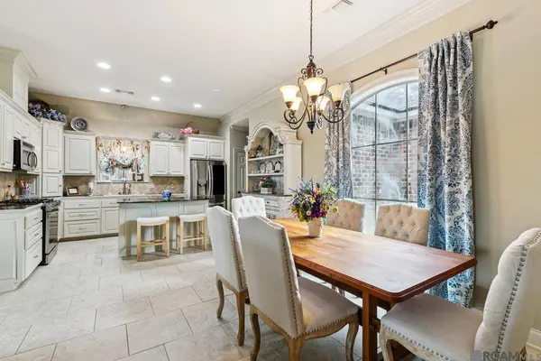 16490 Anna Belle Dr, Prairieville, LA 70769